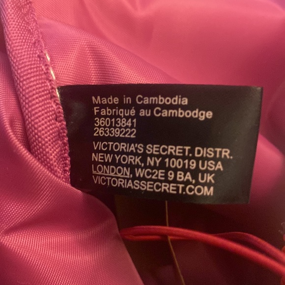 NWT/PINK VS/ Fleece bag with strap - Picture 13 of 13